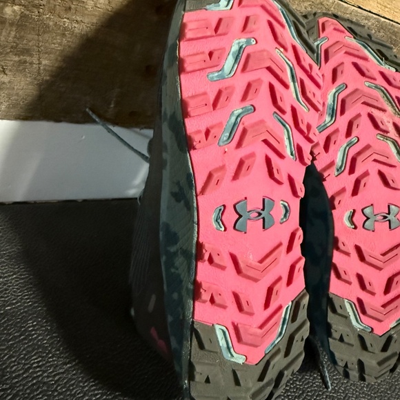Under armour shoes - Picture 3 of 4